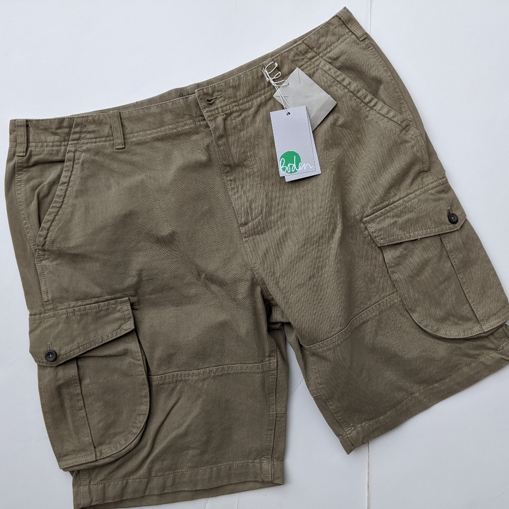 New men's Boden cargo shorts